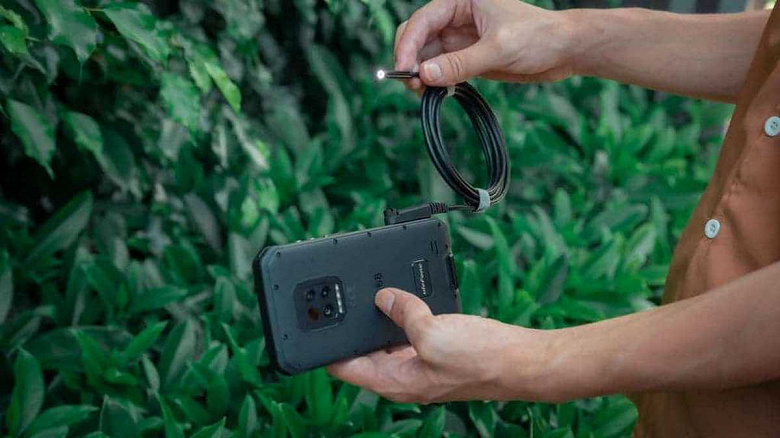 «Неубиваемый» смартфон с Android 10, тепловизором и эндоскопом