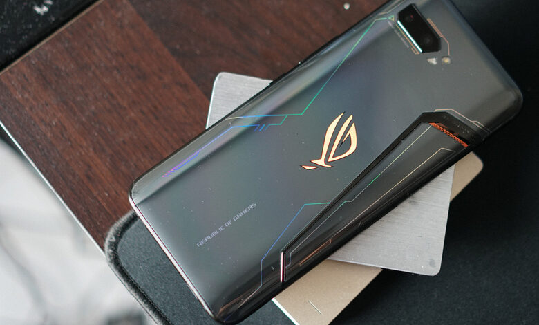 Возможно, самый мощный смартфон на Snapdragon 865 засветился с огромным аккумулятором. Asus ROG Phone 3 будет похож на текущее поколение Возможно, самый мощный смартфон на Snapdragon 865 засветился с огромным аккумулятором. Asus ROG Phone 3 будет похож на текущее поколение
