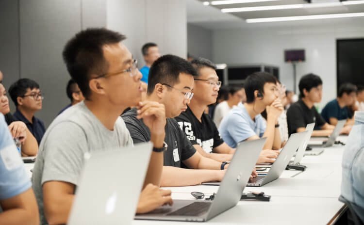 Китай жёстко прогибает Apple под себя