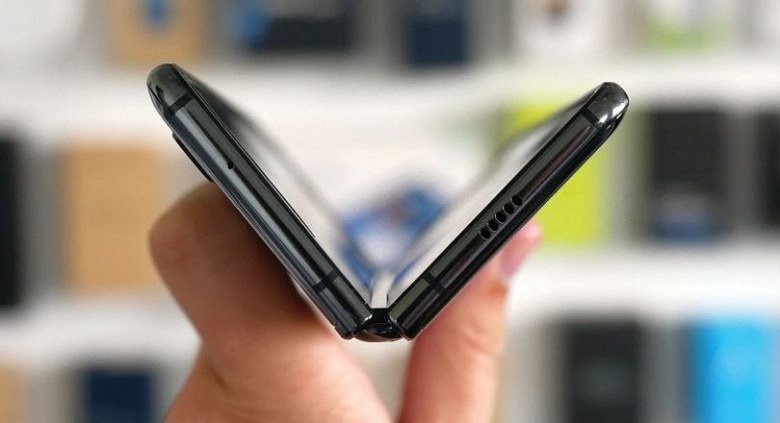 Еще больше Galaxy Z Fold. Samsung готовит еще три недешевых смартфона с гибкими экранами Еще больше Galaxy Z Fold. Samsung готовит еще три недешевых смартфона с гибкими экранами