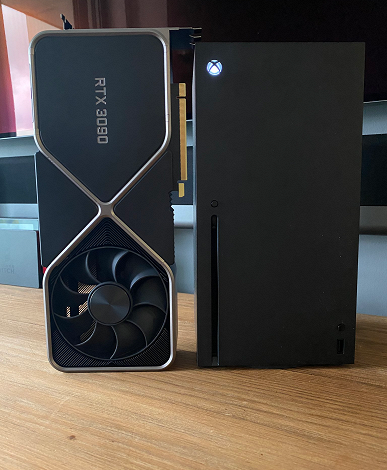 GeForce RTX 3090 рядом с Xbox Series X на одном фото. Видеокарта кажется даже крупнее GeForce RTX 3090 рядом с Xbox Series X на одном фото. Видеокарта кажется даже крупнее