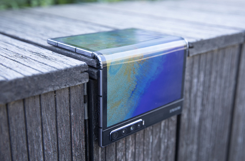 Все хотят гибкие смартфоны. Royole FlexPai 2 раскупили ещё до выхода