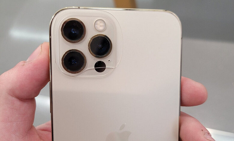 Заднее стекло iPhone 12 Pro лопнуло само по себе