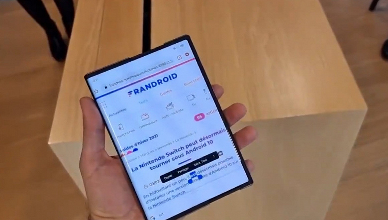 Уникальный смартфон с раздвижным экраном Oppo X 2021 показали вживую Уникальный смартфон с раздвижным экраном Oppo X 2021 показали вживую