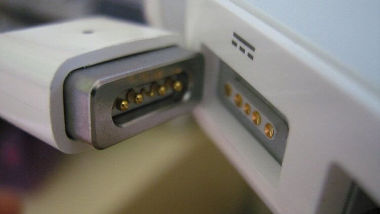 HDMI и слот для SD карт в MacBook Pro 2021 — это как минимум странно HDMI и слот для SD карт в MacBook Pro 2021 — это как минимум странно