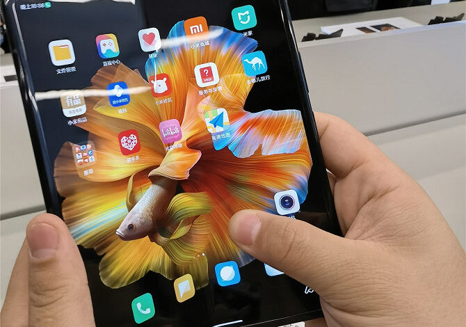 Xiaomi Mix Fold показали вживую сразу после анонса: складка на экране никуда не делась
