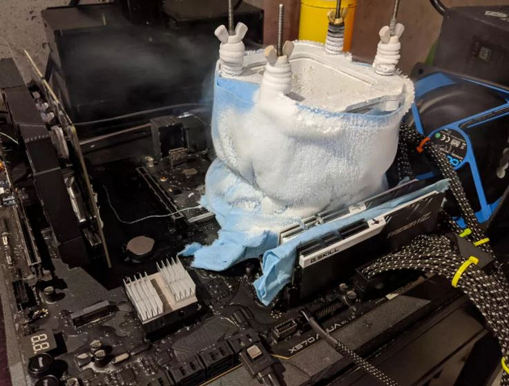 Флагманский процессор Intel Core i9-12900K (Alder Lake) уже разогнали до 6,8 ГГц. Он установил несколько мировых рекордов производительности