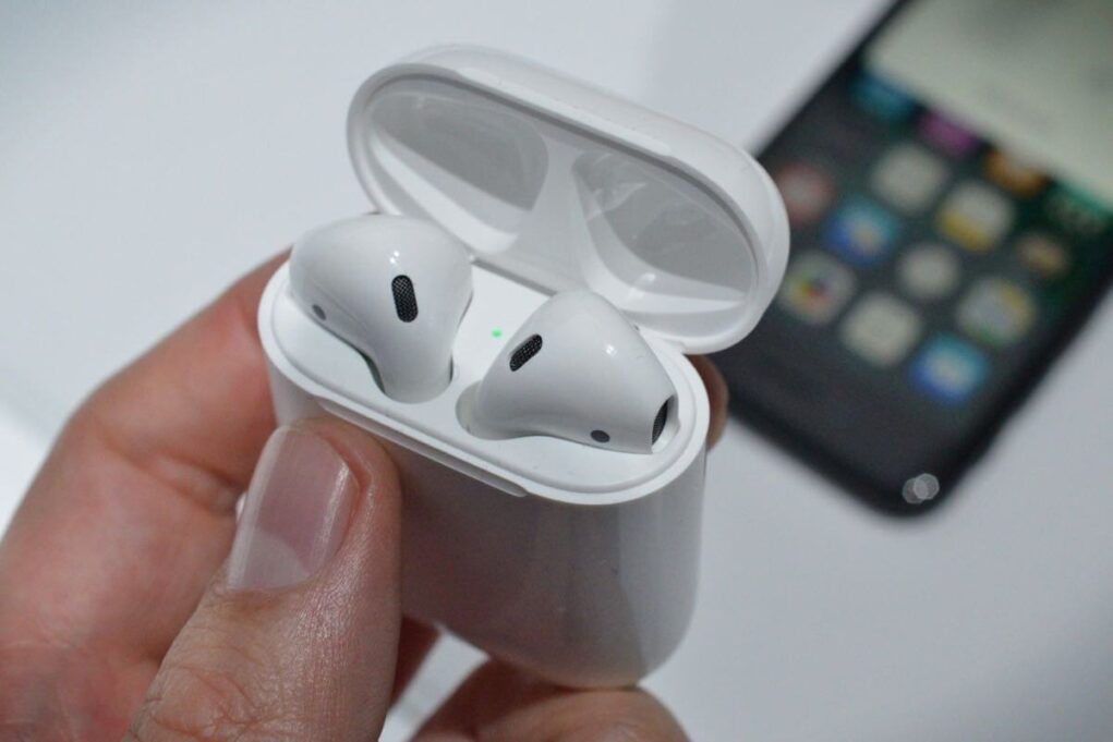 Что купить вместо AirPods, если нет денег