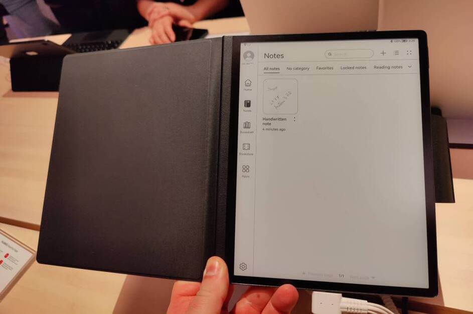 Это самый необычный планшет, который можно купить. Но он должен существовать