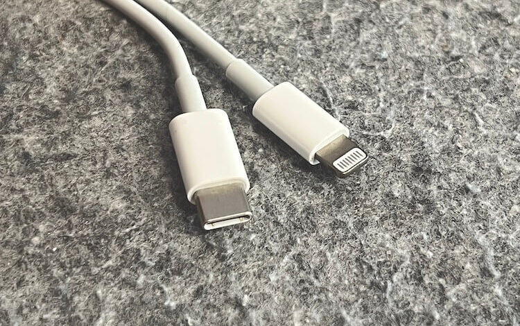 Android-смартфон с Lightning и iPhone с USB-C. Я ничего не перепутал Android-смартфон с Lightning и iPhone с USB-C. Я ничего не перепутал