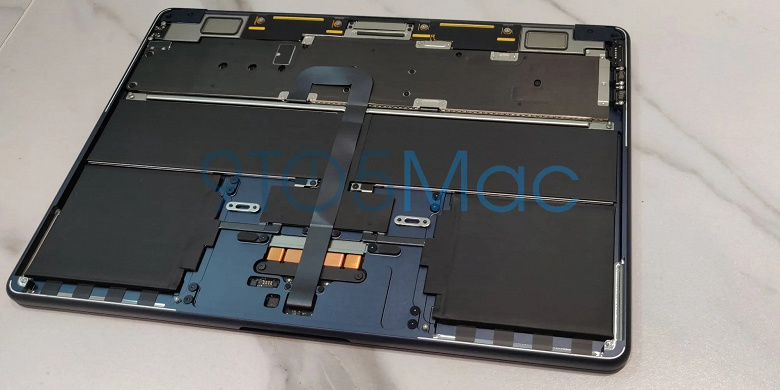 Первые фотографии разобранного MacBook Air на M2. Радиатор системы охлаждения стал крупнее Первые фотографии разобранного MacBook Air на M2. Радиатор системы охлаждения стал крупнее