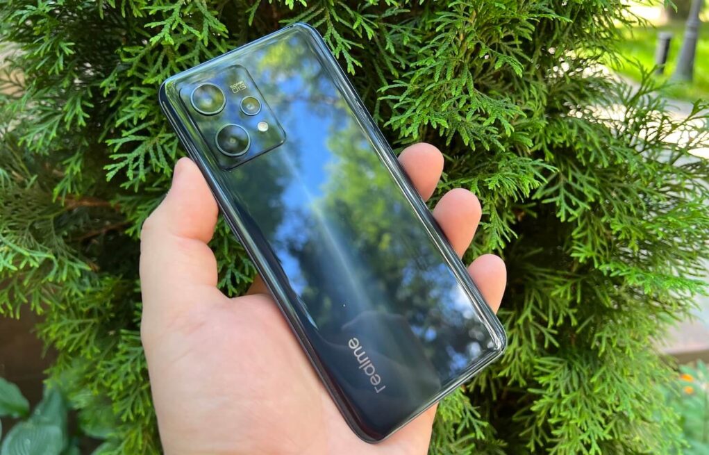 Проверил на себе телефон realme 9 Pro+ с самым необычным чехлом