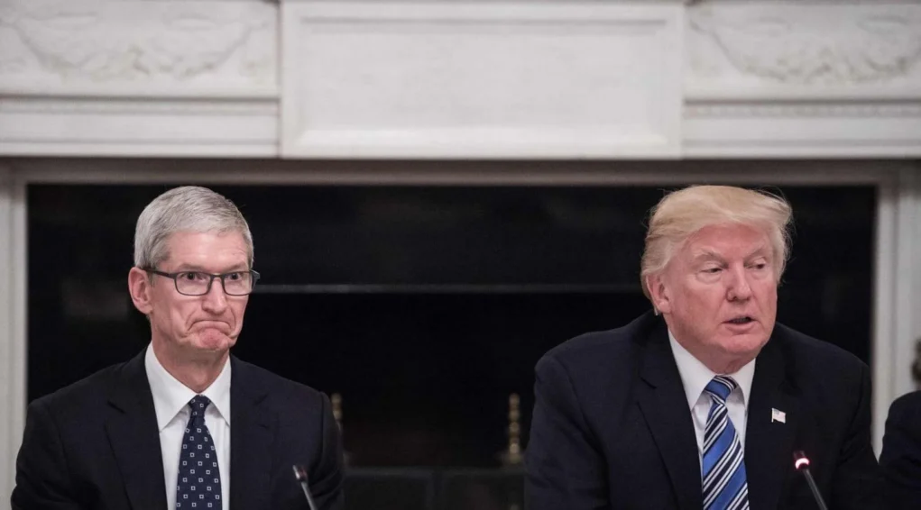 Трамп против Apple: глава США приказал остановить производство iPhone в Индии